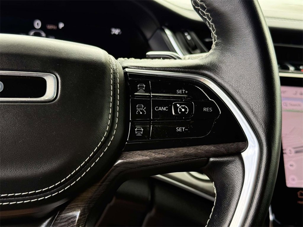 Used 2022 Jeep Grand Cherokee Overland w/ Luxury Tech Group IV image 12