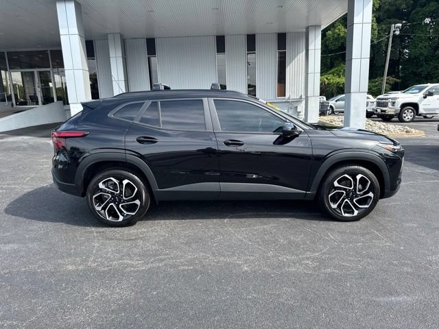 Used 2025 Chevrolet Trax RS w/ Sunroof Package FWD image 20