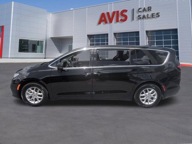 Used 2025 Chrysler Pacifica Select image 10
