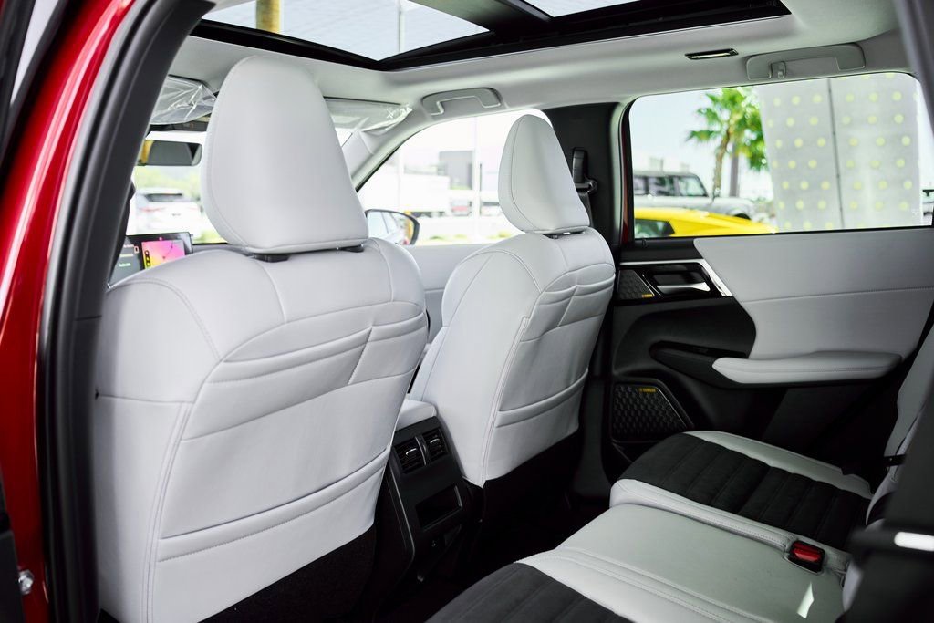 New 2026 Mitsubishi Outlander SE FWD image 24