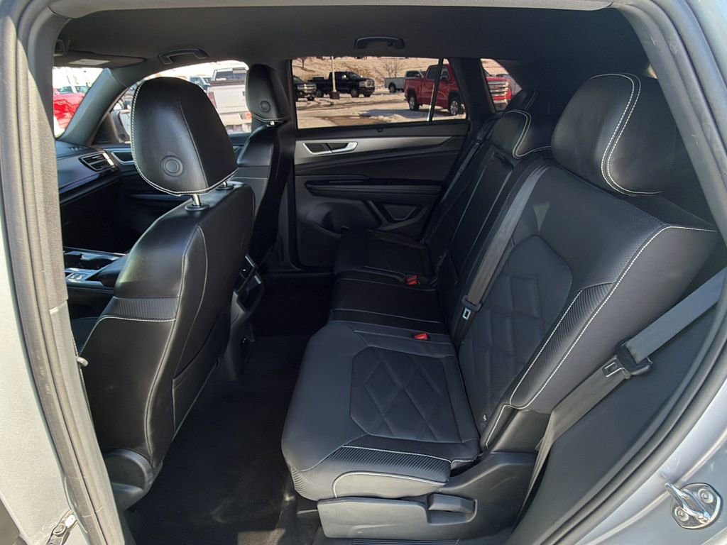 Used 2024 Volkswagen Atlas Cross Sport SE image 16