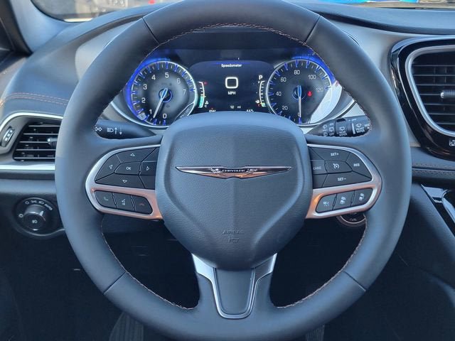 New 2026 Chrysler Pacifica Pinnacle w/ Trailer Tow Group AWD/4WD image 32