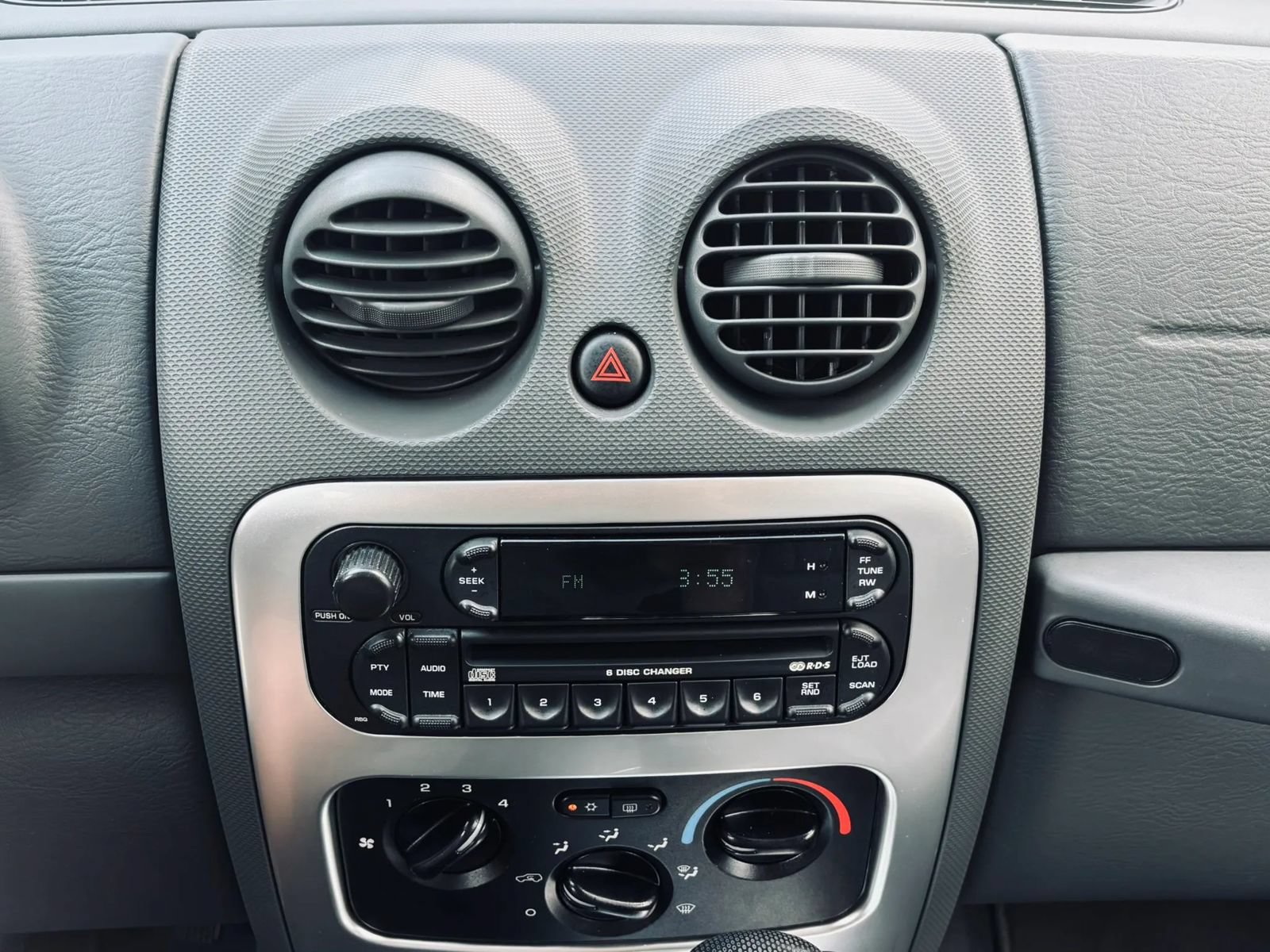 Used 2007 Jeep Liberty Limited AWD/4WD image 28