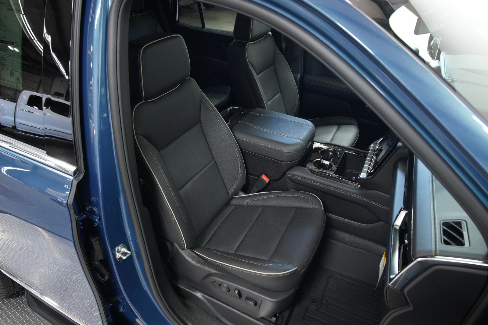 New 2026 GMC Yukon Elevation image 16