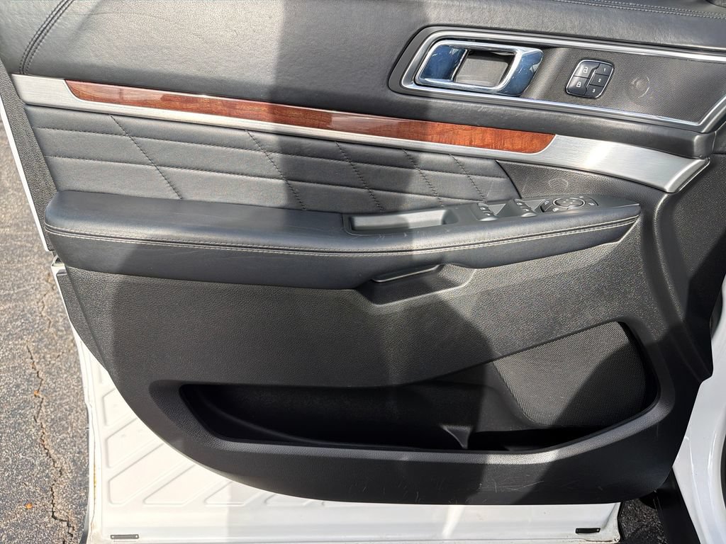 Used 2018 Ford Explorer Platinum AWD/4WD image 11