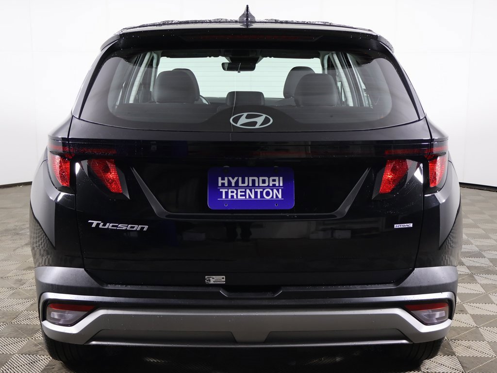 Certified 2025 Hyundai Tucson SE image 10