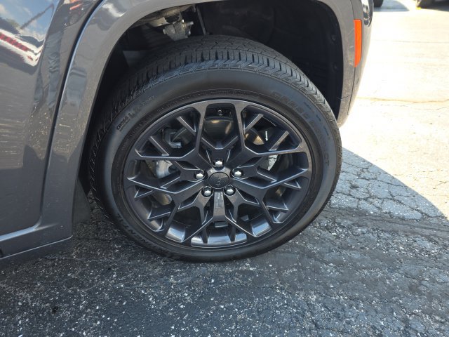 Used 2024 Jeep Grand Cherokee L Summit AWD/4WD image 48