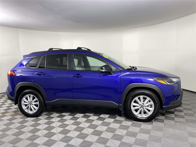 Used 2025 Toyota Corolla Cross LE image 10