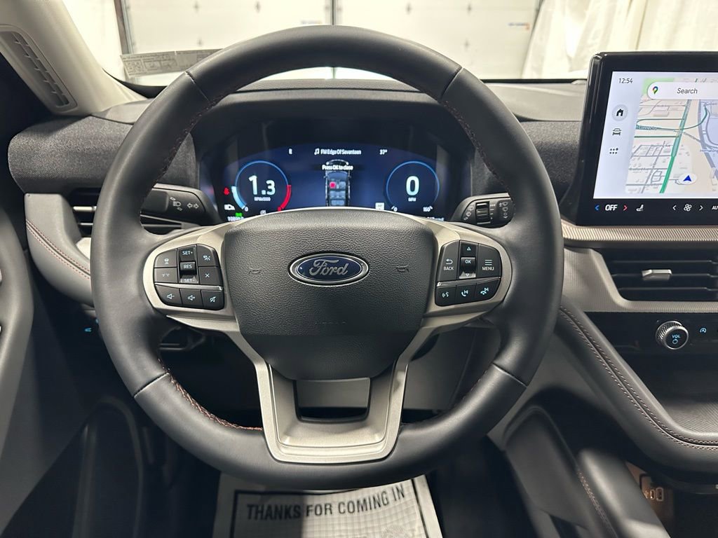 Used 2025 Ford Explorer Active AWD/4WD image 18
