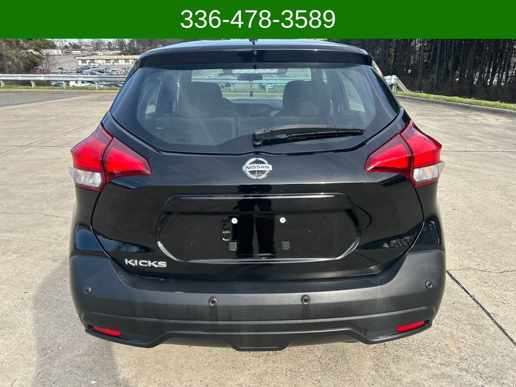 Used 2020 Nissan Kicks S FWD image 4