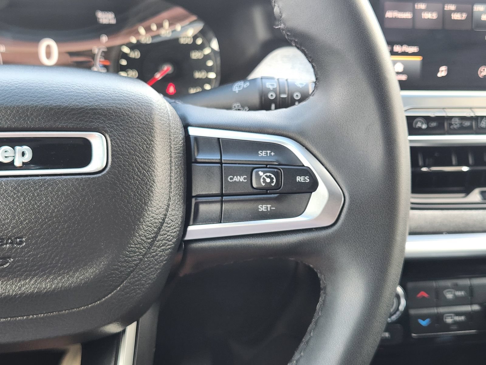 Used 2024 Jeep Compass Latitude AWD/4WD image 33