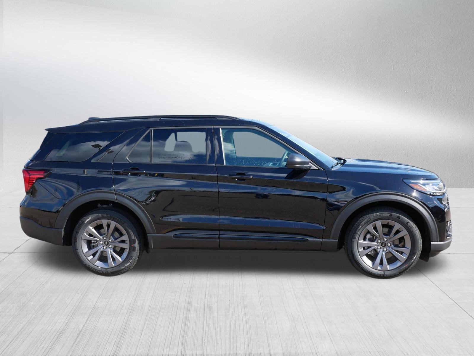 Used 2026 Ford Explorer Active w/ Active Comfort Package AWD/4WD image 8