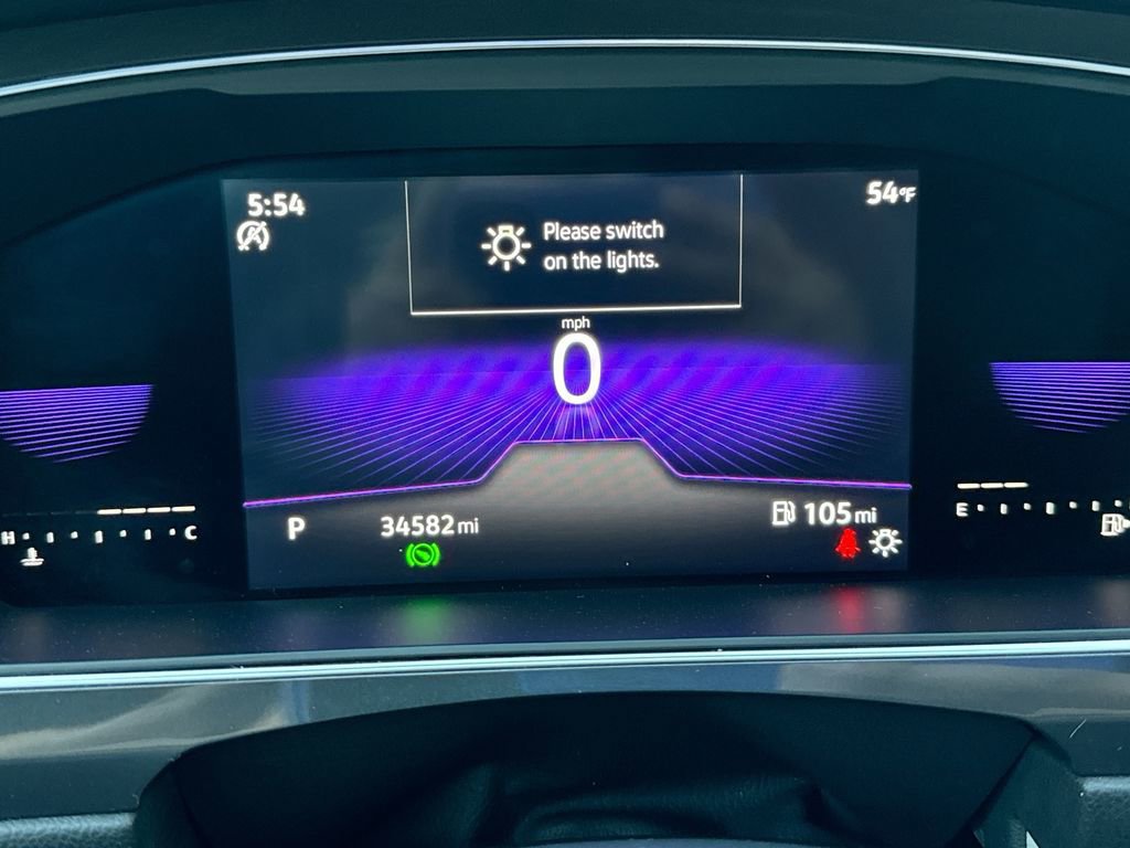 Used 2022 Volkswagen Tiguan SE R-Line image 10