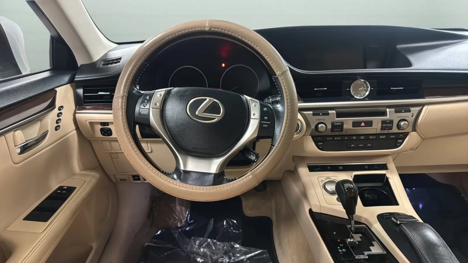 Used 2015 Lexus ES 350 w/ Luxury Package FWD image 10