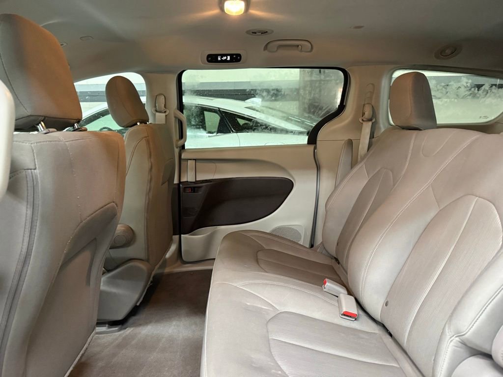 Used 2019 Chrysler Pacifica L image 15