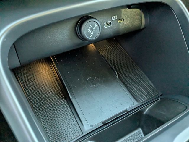 Certified 2025 Volvo XC40 B5 Core image 31