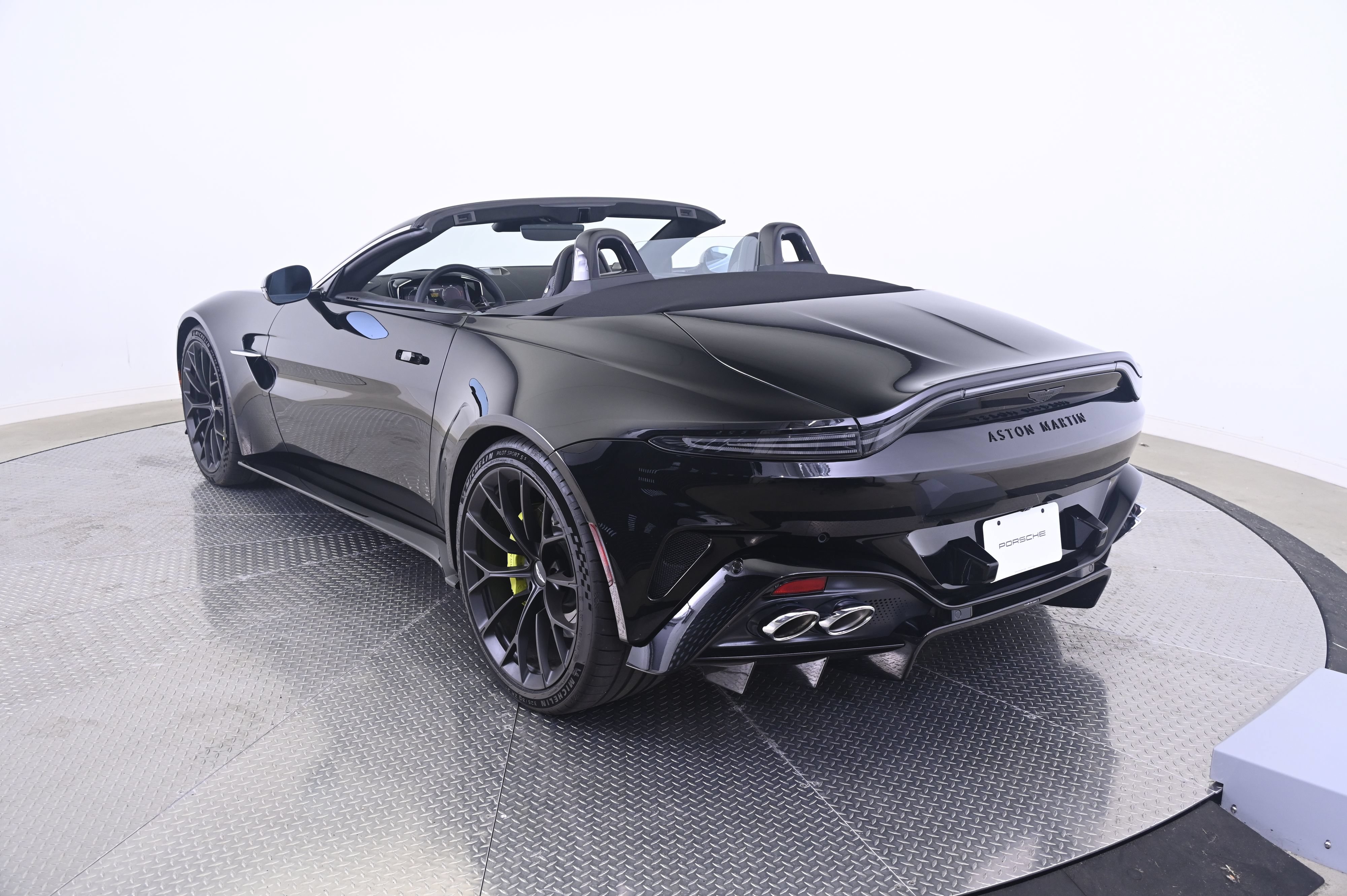 Used 2026 Aston Martin V8 Vantage Coupe RWD image 3