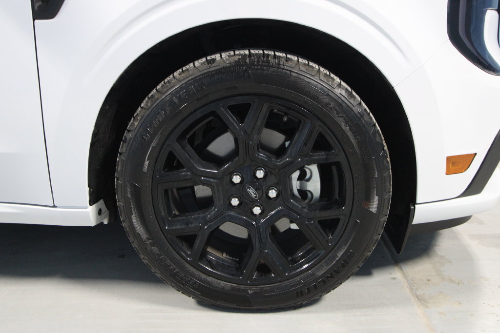 Used 2025 Ford Maverick Lobo AWD/4WD image 34