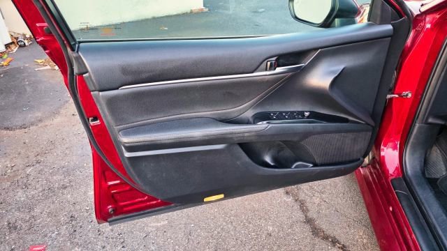 Used 2018 Toyota Camry XLE FWD image 10