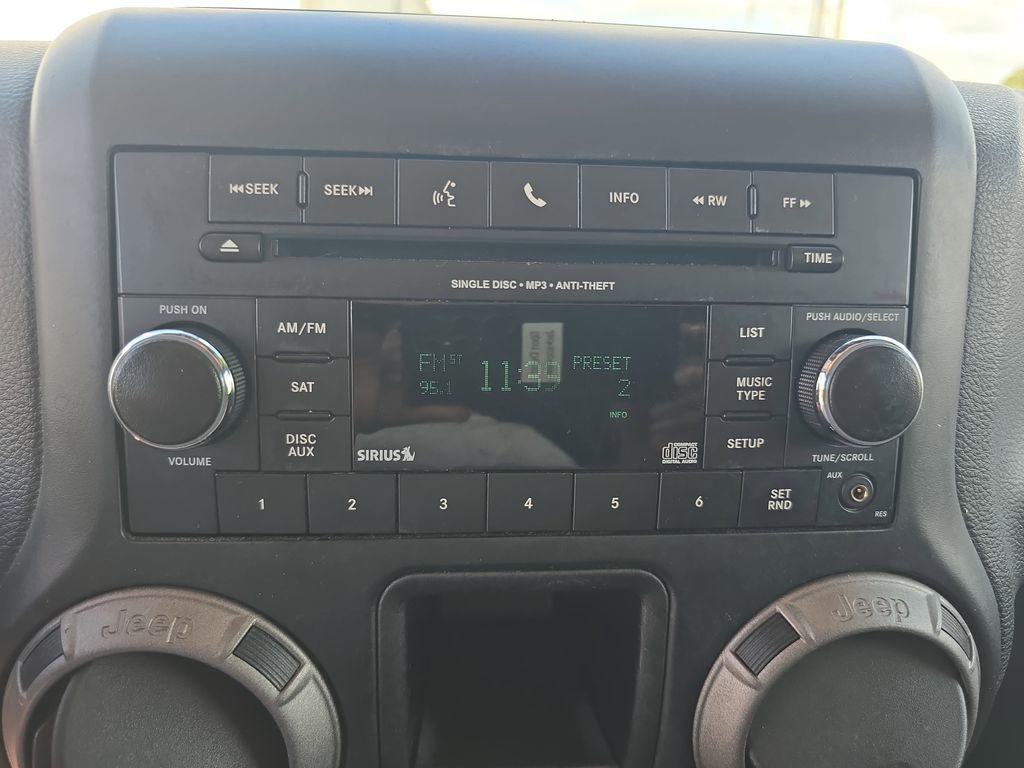 Used 2016 Jeep Wrangler Unlimited Sport w/ Connectivity Group image 18