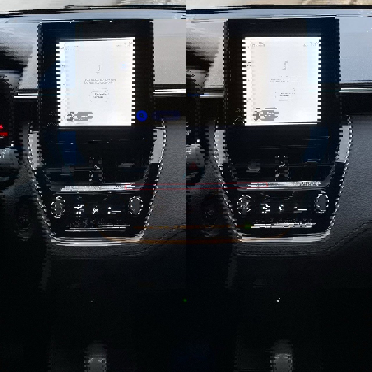 Used 2026 Toyota Corolla Cross LE image 17