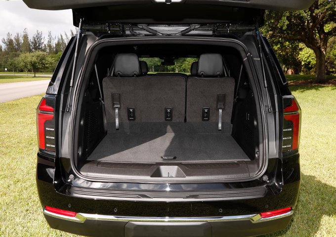 Used 2025 Chevrolet Suburban LS RWD image 25