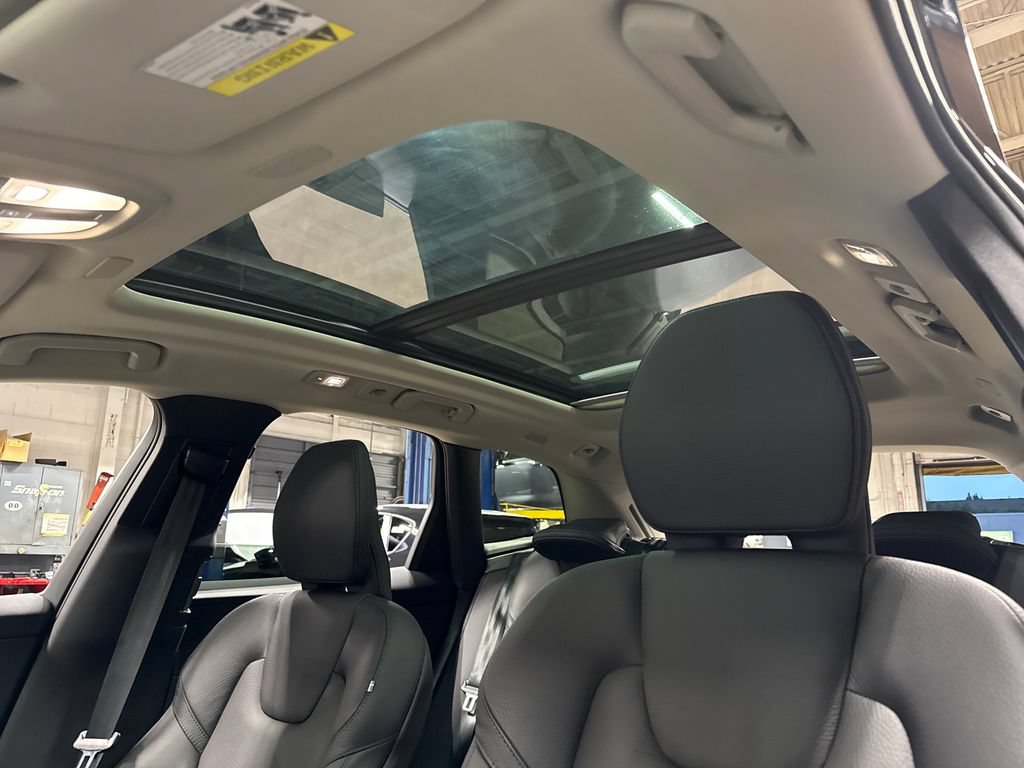 Used 2023 Volvo XC60 T8 Plus w/ Climate Package AWD/4WD image 10