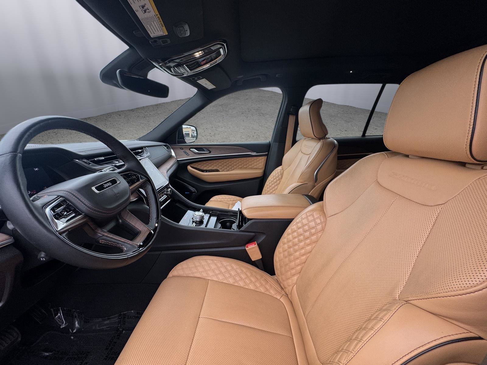 Used 2024 Jeep Grand Cherokee Summit AWD/4WD image 31