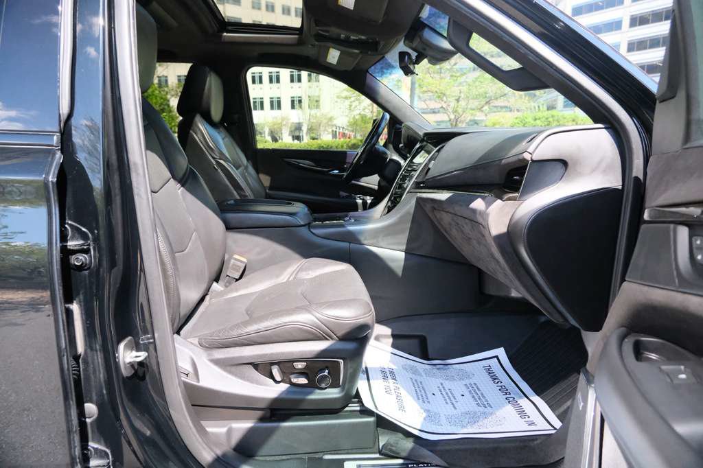 Used 2019 Cadillac Escalade ESV Platinum AWD/4WD image 35