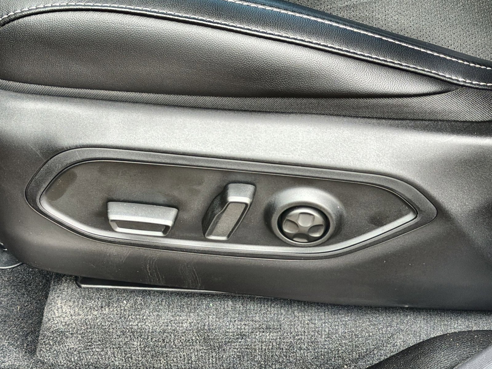 New 2025 Jeep Grand Cherokee Laredo image 14