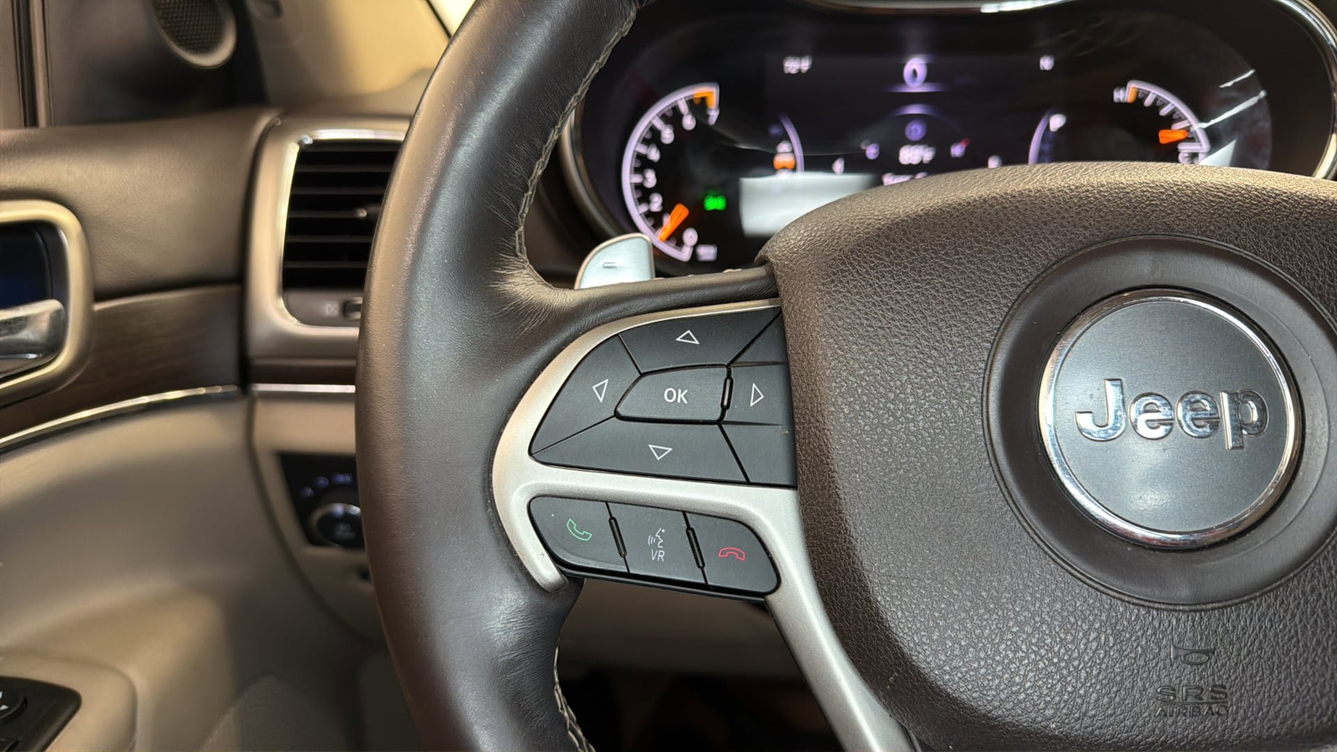 Used 2015 Jeep Grand Cherokee Overland RWD image 27