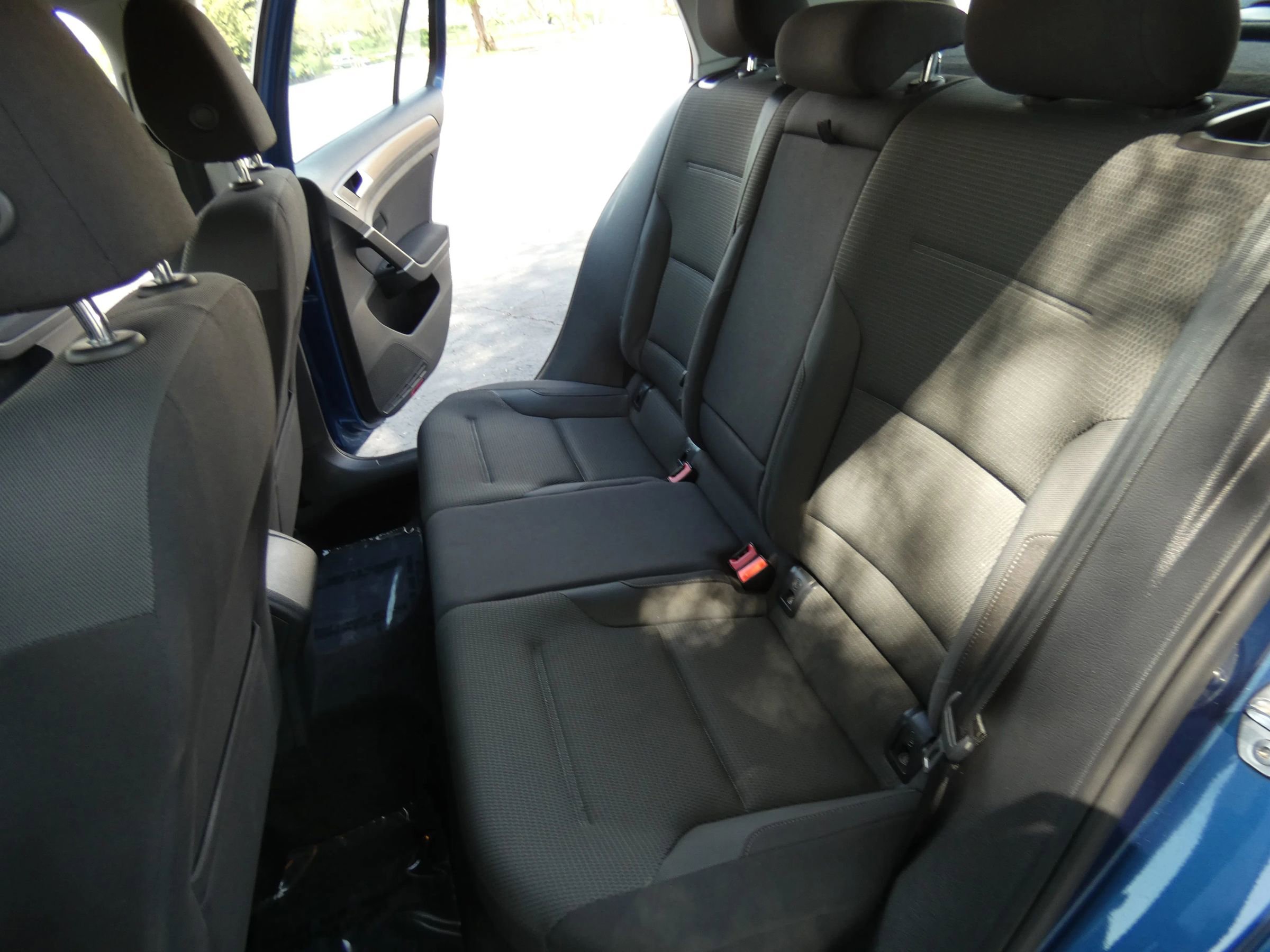 Used 2018 Volkswagen Golf S image 48