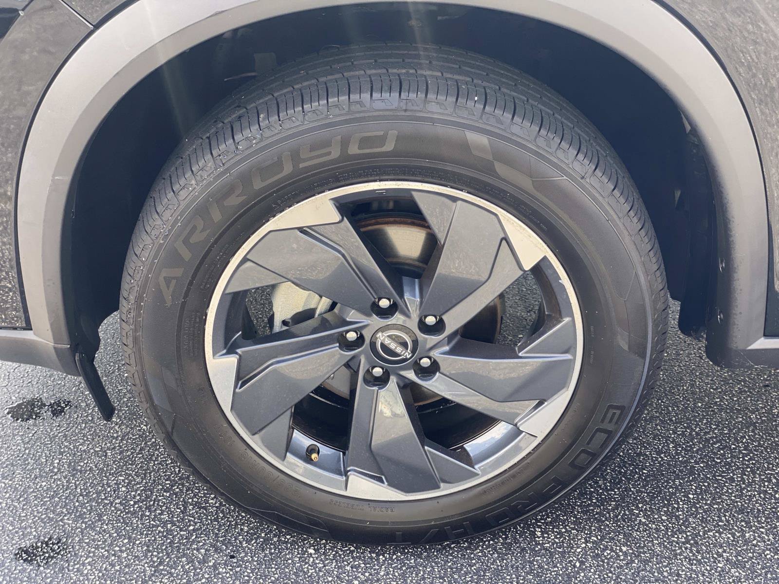 Used 2025 Nissan Rogue SV FWD image 12