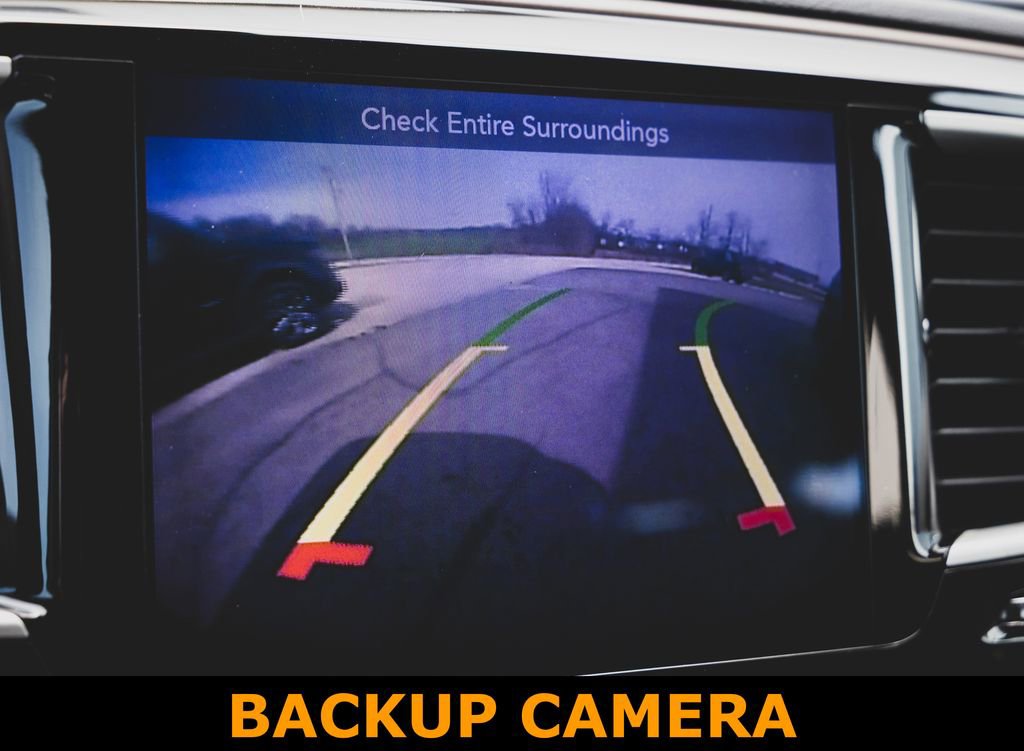 Used 2017 Chrysler Pacifica Touring image 3