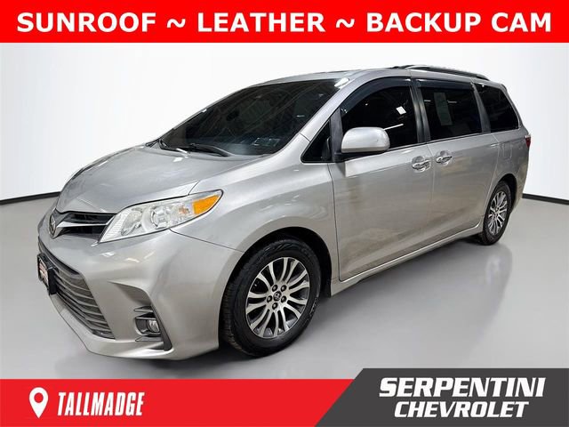 Used 2018 Toyota Sienna XLE image 1