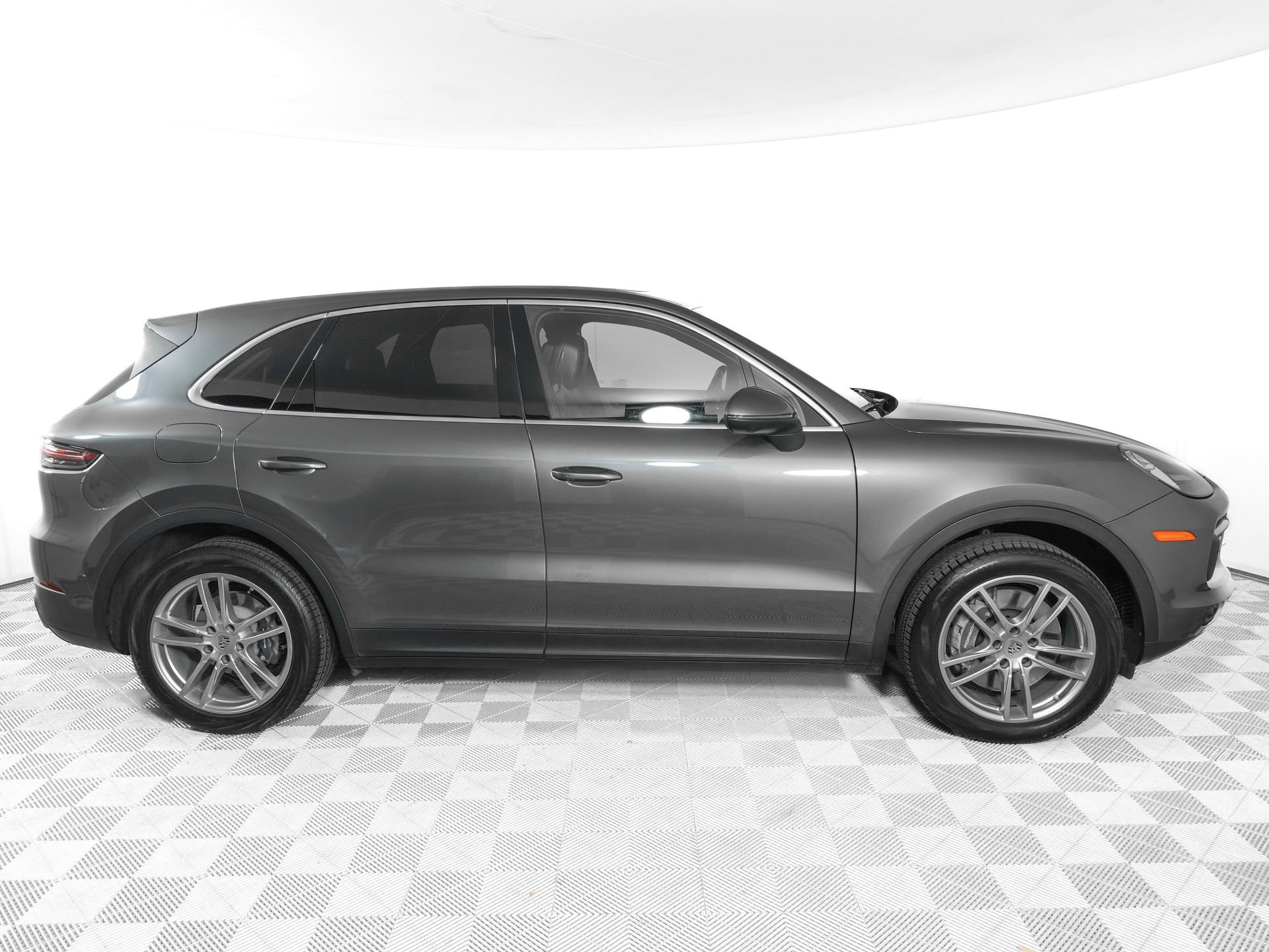 Used 2023 Porsche Cayenne image 4