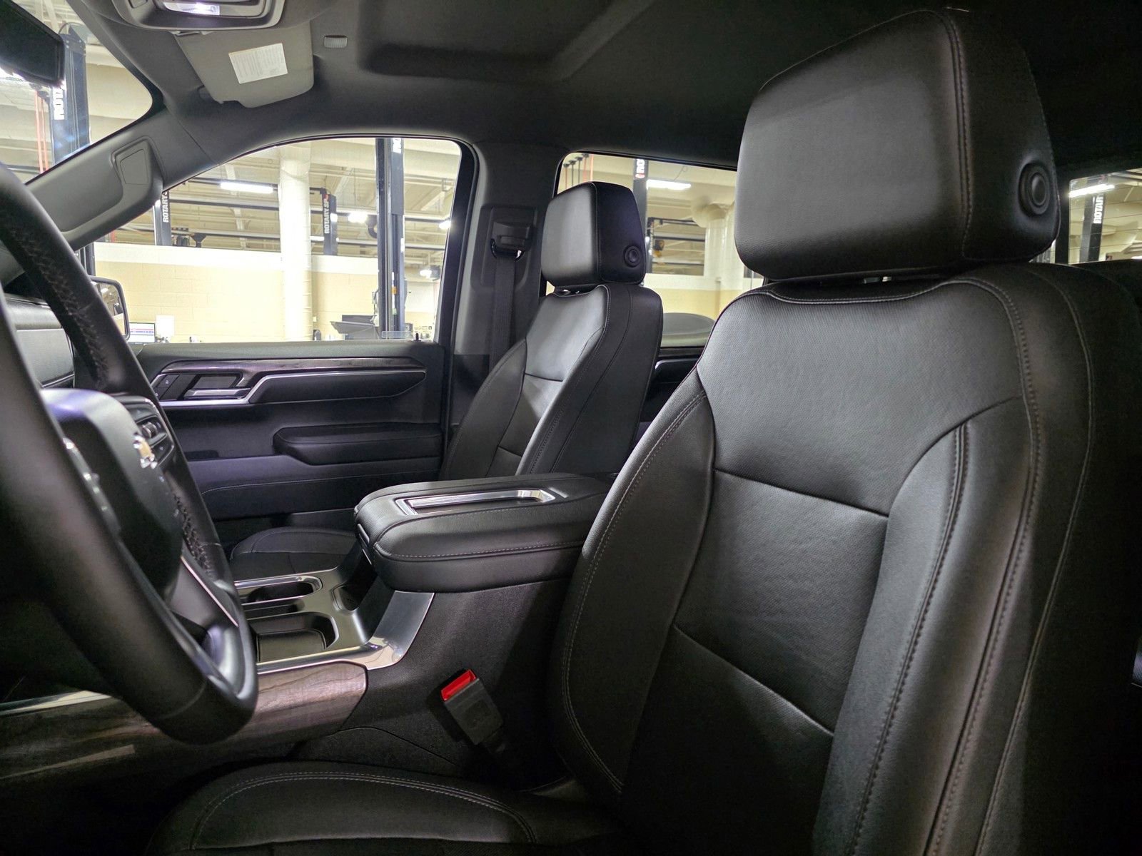 Used 2022 Chevrolet Silverado 1500 LTZ w/ LTZ Convenience Package II AWD/4WD image 26
