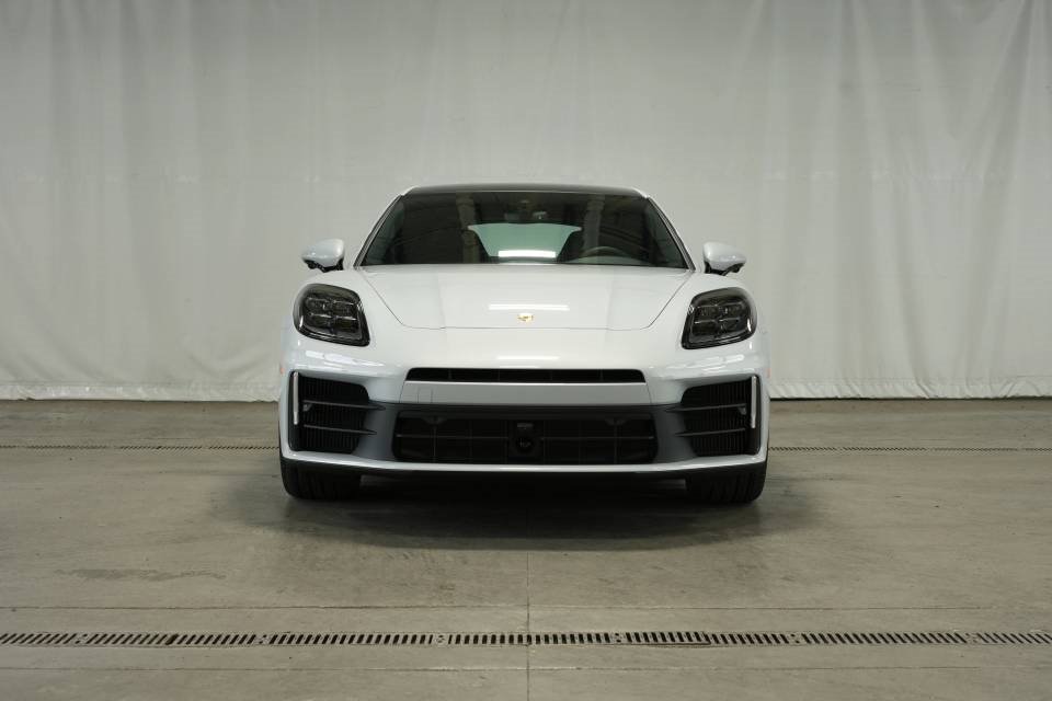 New 2025 Porsche Panamera 4 image 10