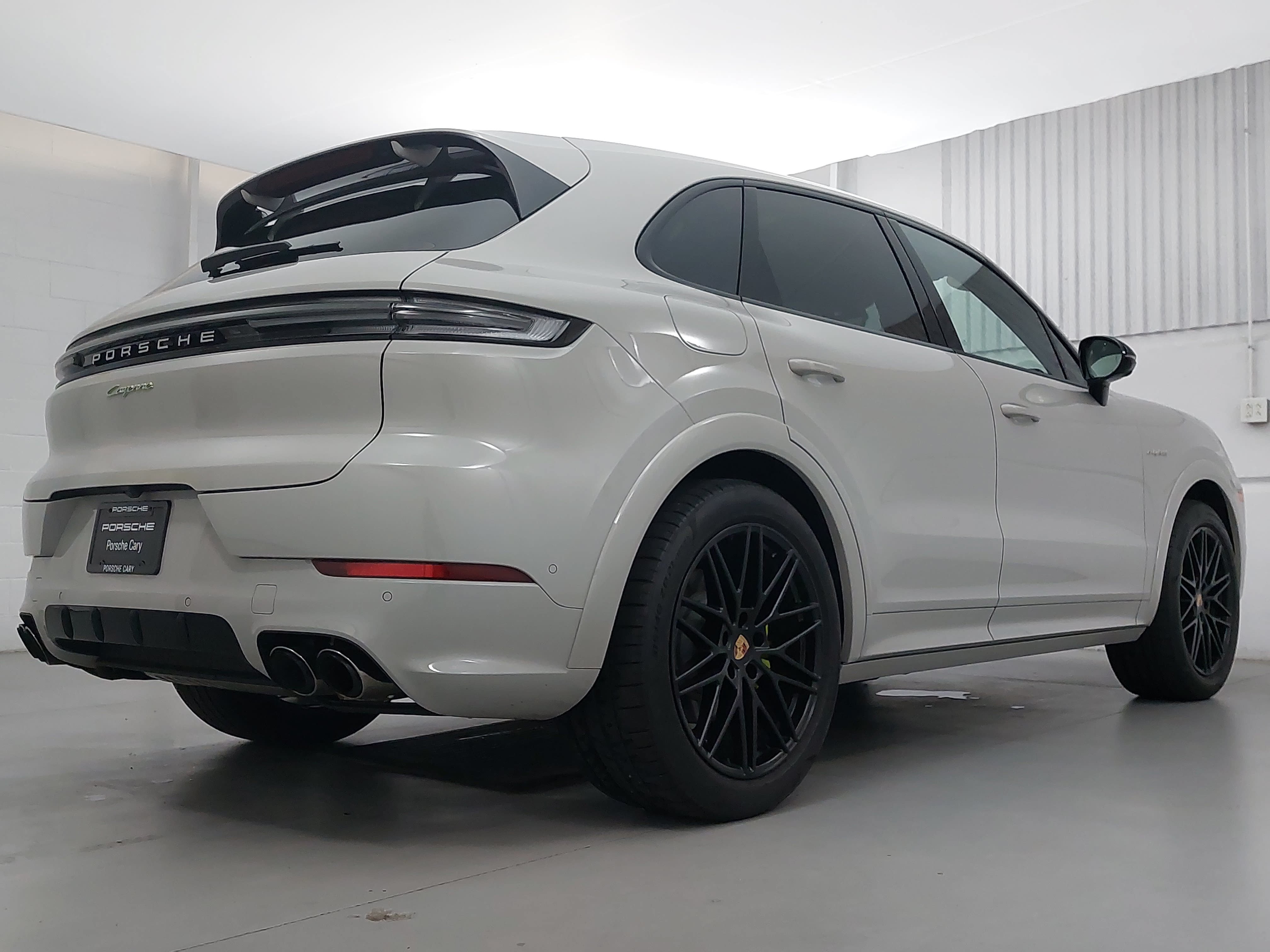 Certified 2025 Porsche Cayenne E-Hybrid AWD/4WD image 7