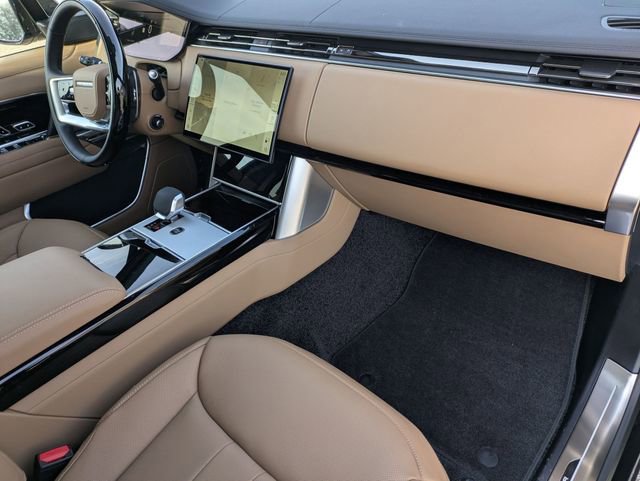 New 2026 Land Rover Range Rover Long Wheelbase SE image 18