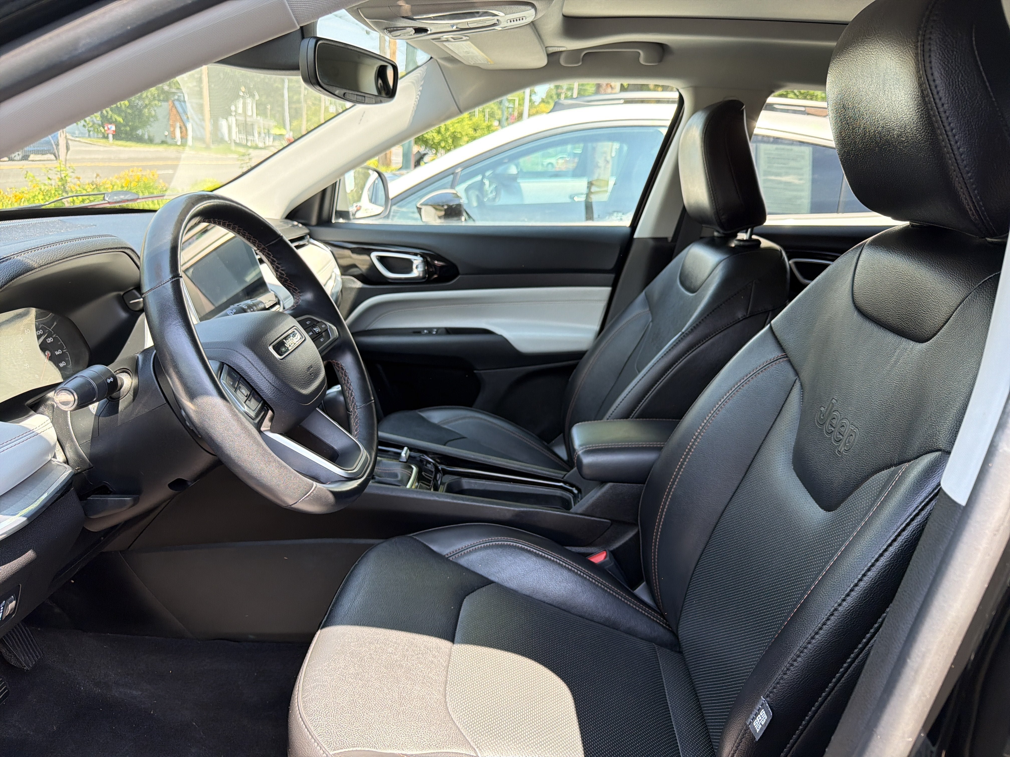 Used 2022 Jeep Compass Limited w/ Sun and Sound Group AWD/4WD image 10