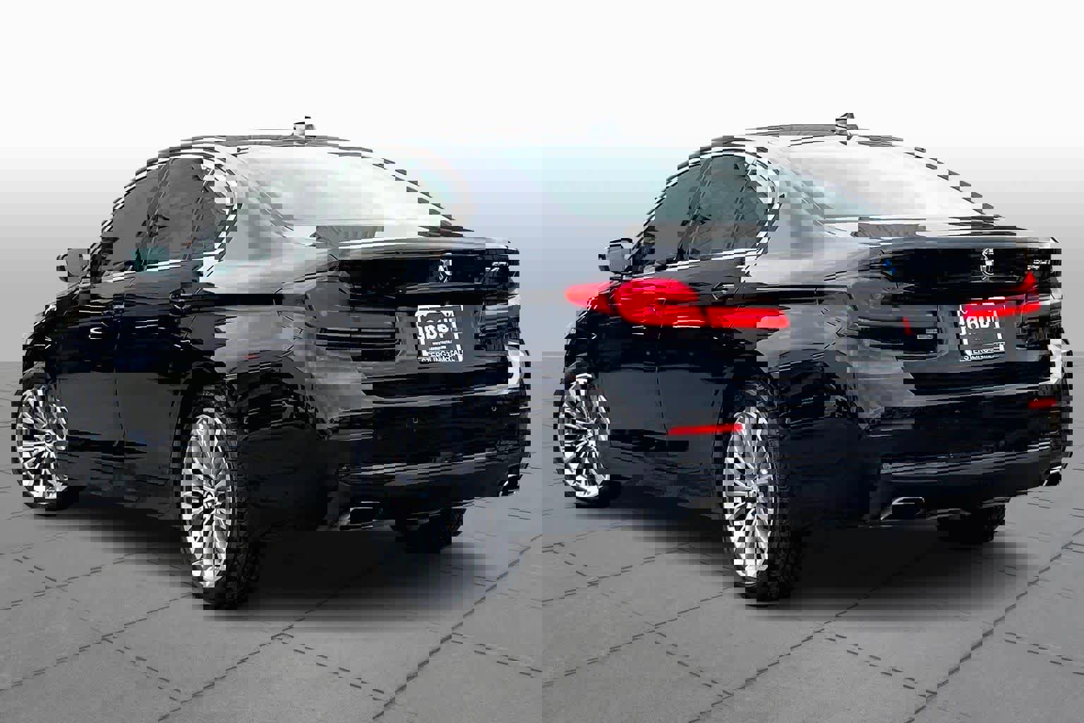 Used 2023 BMW 540i w/ Premium Package image 10