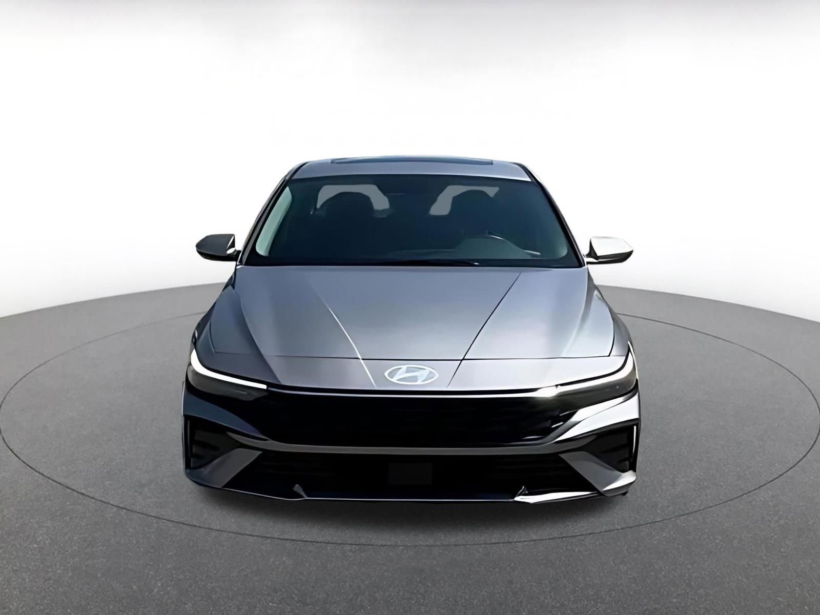 Used 2025 Hyundai Elantra SEL image 4