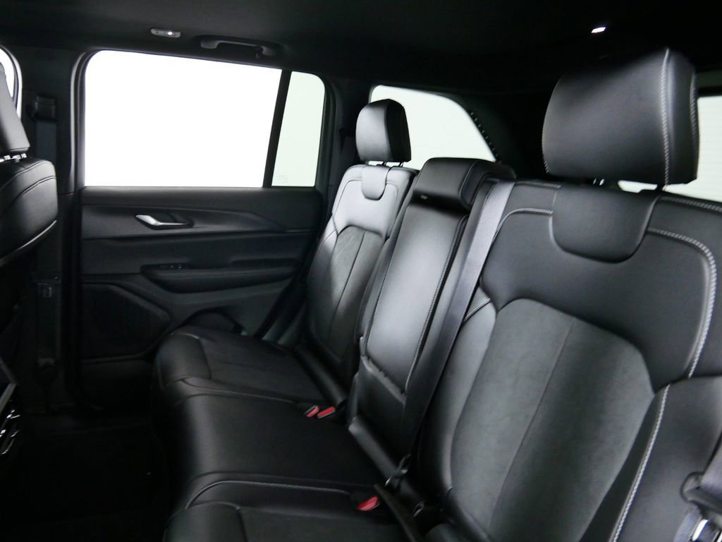 Certified 2024 Jeep Grand Cherokee Altitude image 32