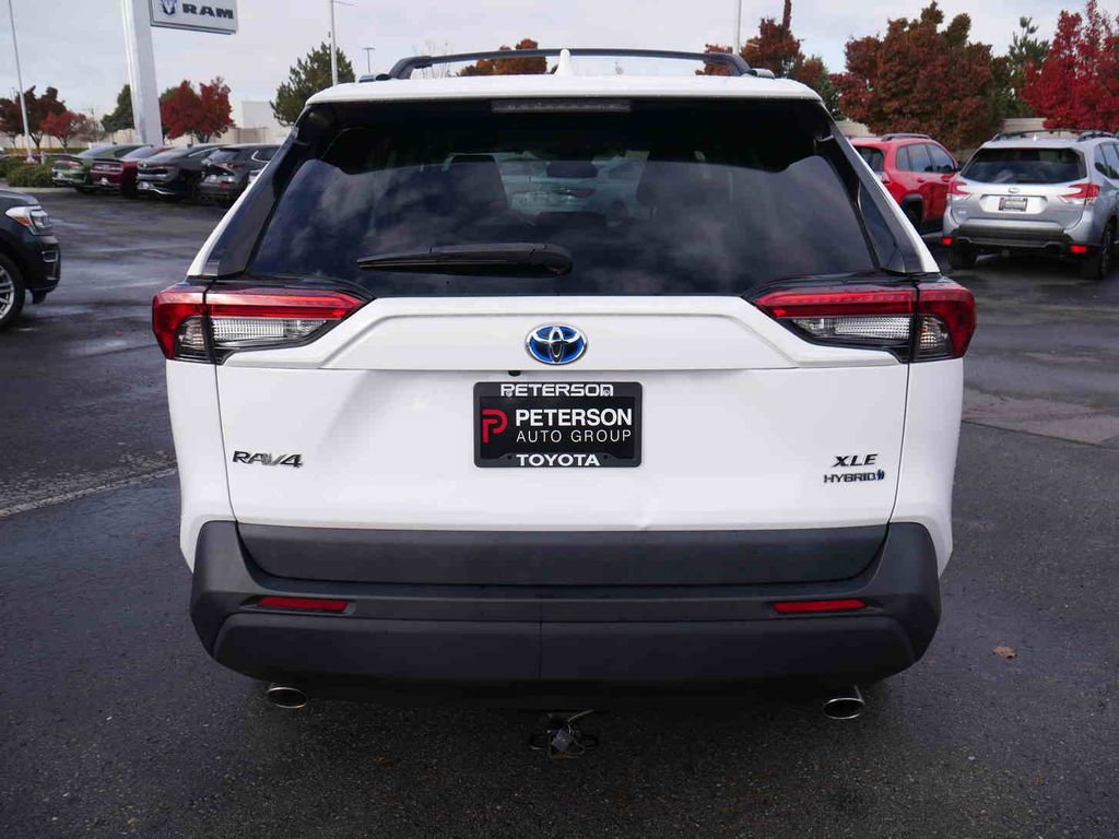 Used 2021 Toyota RAV4 XLE image 18