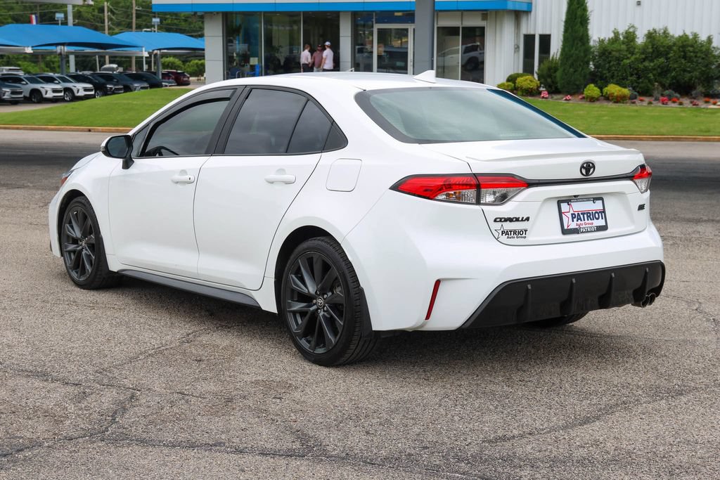 Used 2024 Toyota Corolla SE w/ SE Premium Package FWD image 3