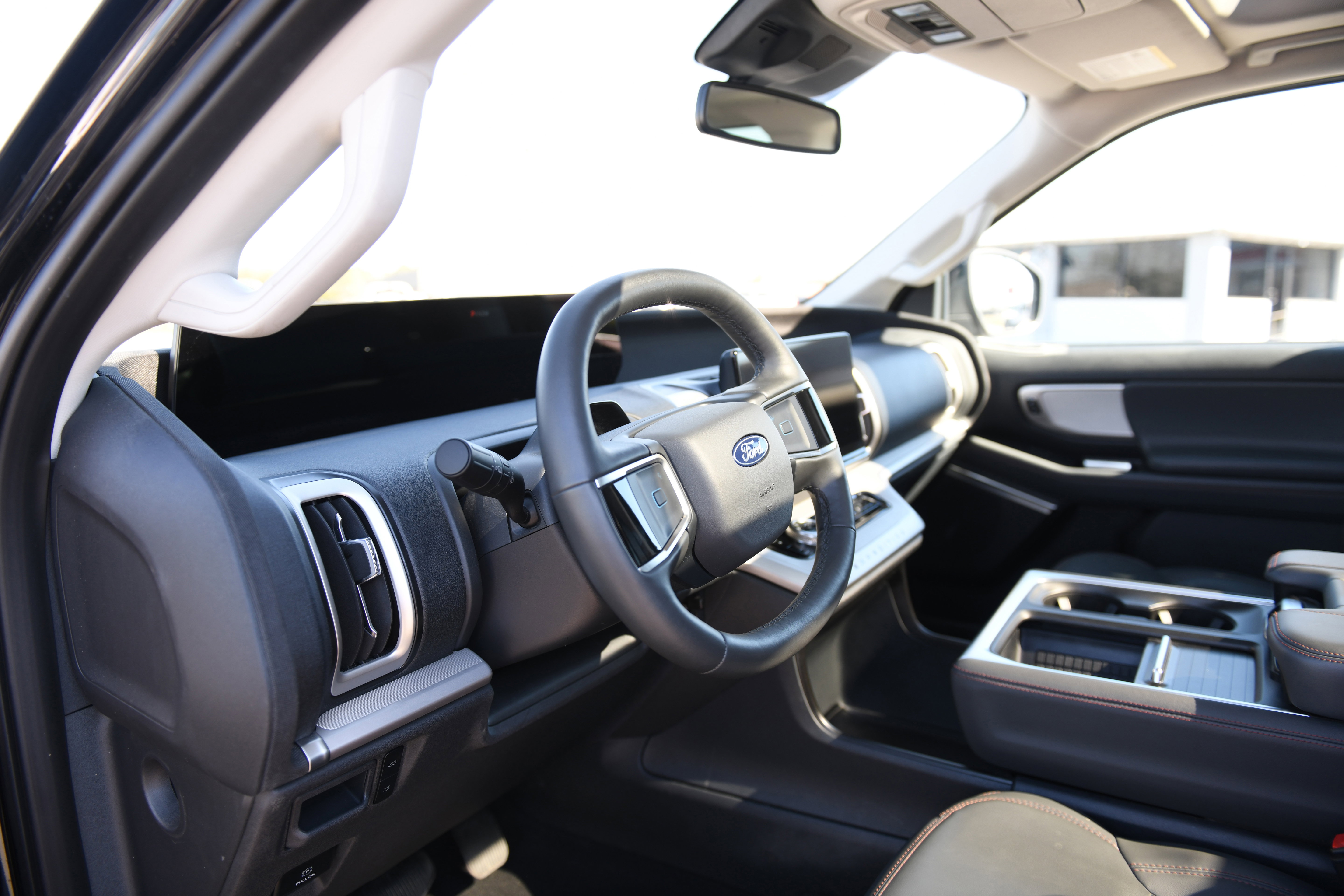 Used 2025 Ford Expedition Active image 17