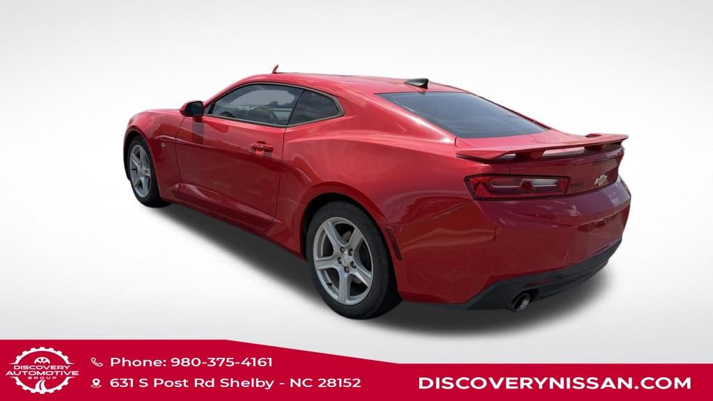 Used 2018 Chevrolet Camaro LT RWD image 4