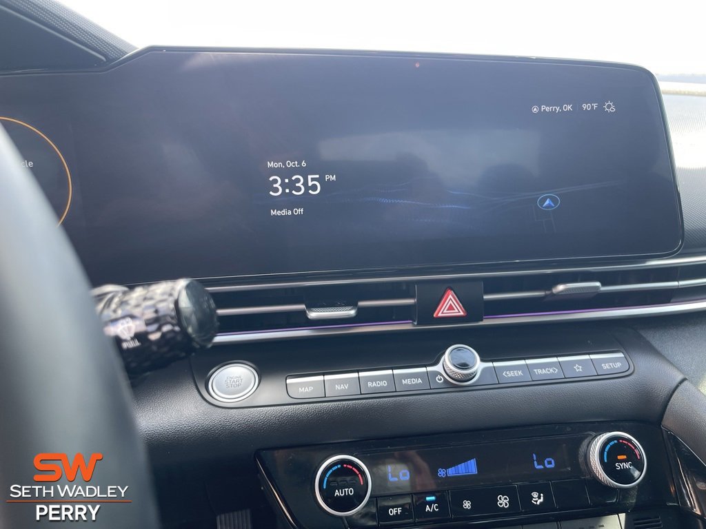 Used 2023 Hyundai Elantra Limited image 19