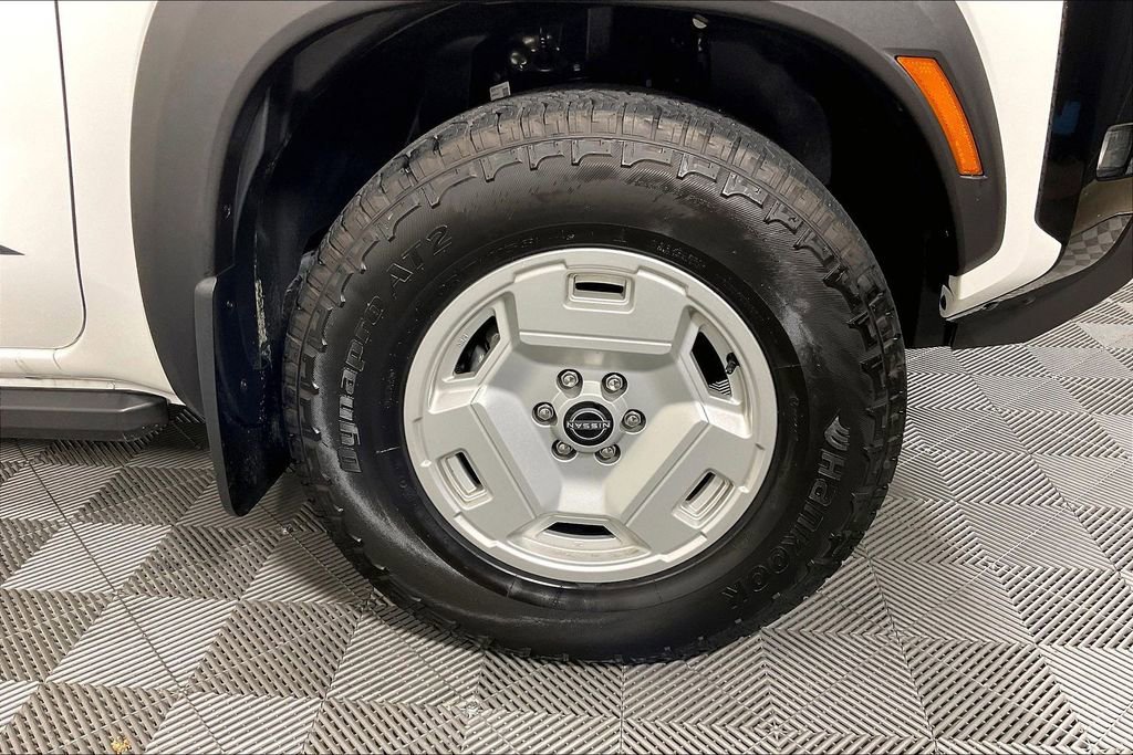 Certified 2024 Nissan Frontier SV w/ Hardbody Edition image 11